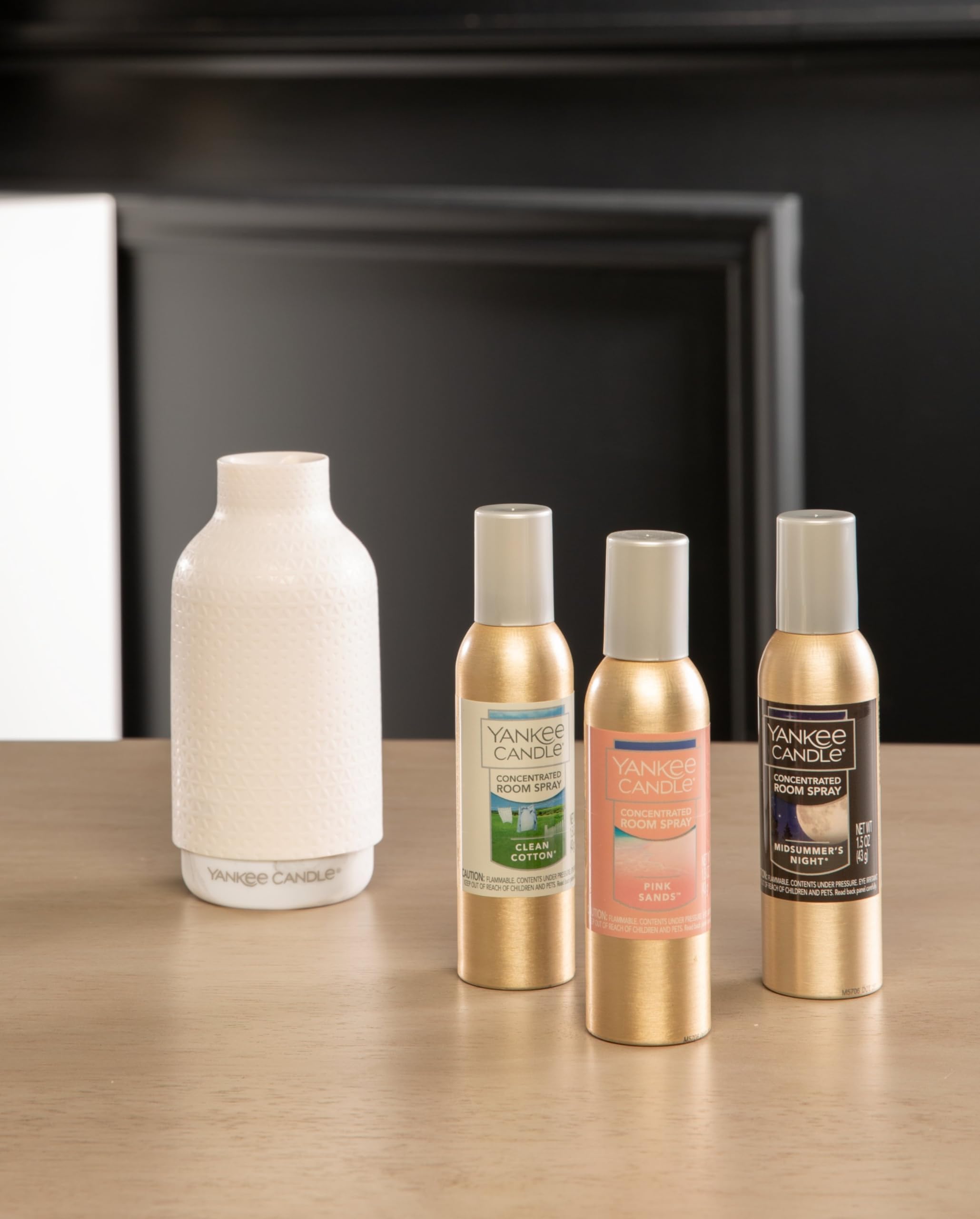 Pack of three sprays for versatile room coverage with Yankee Candle Pink Sands.