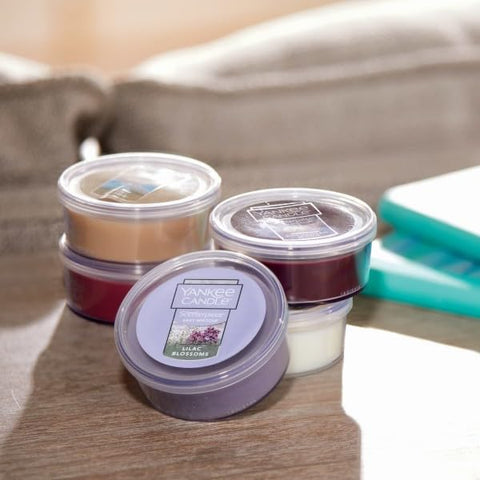Yankee Candle Scenterpiece Lilac Blossoms notes reveal layered fragrance.
