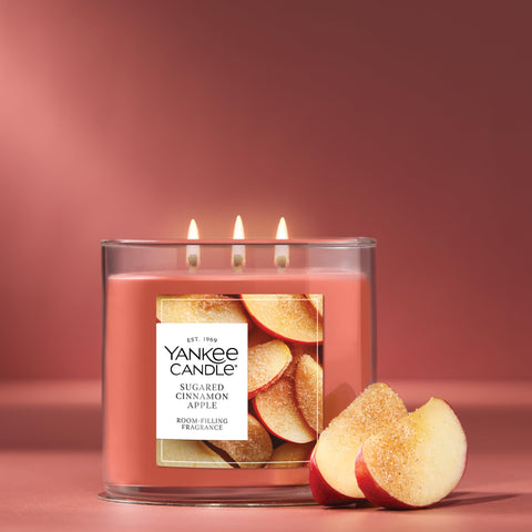 Yankee Candle Sugared Cinnamon Apple lid detail shows dust-protecting metal lid