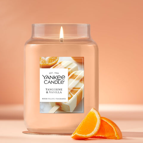 Yankee Candle Tangerine & Vanilla wick close-up shows balanced burn