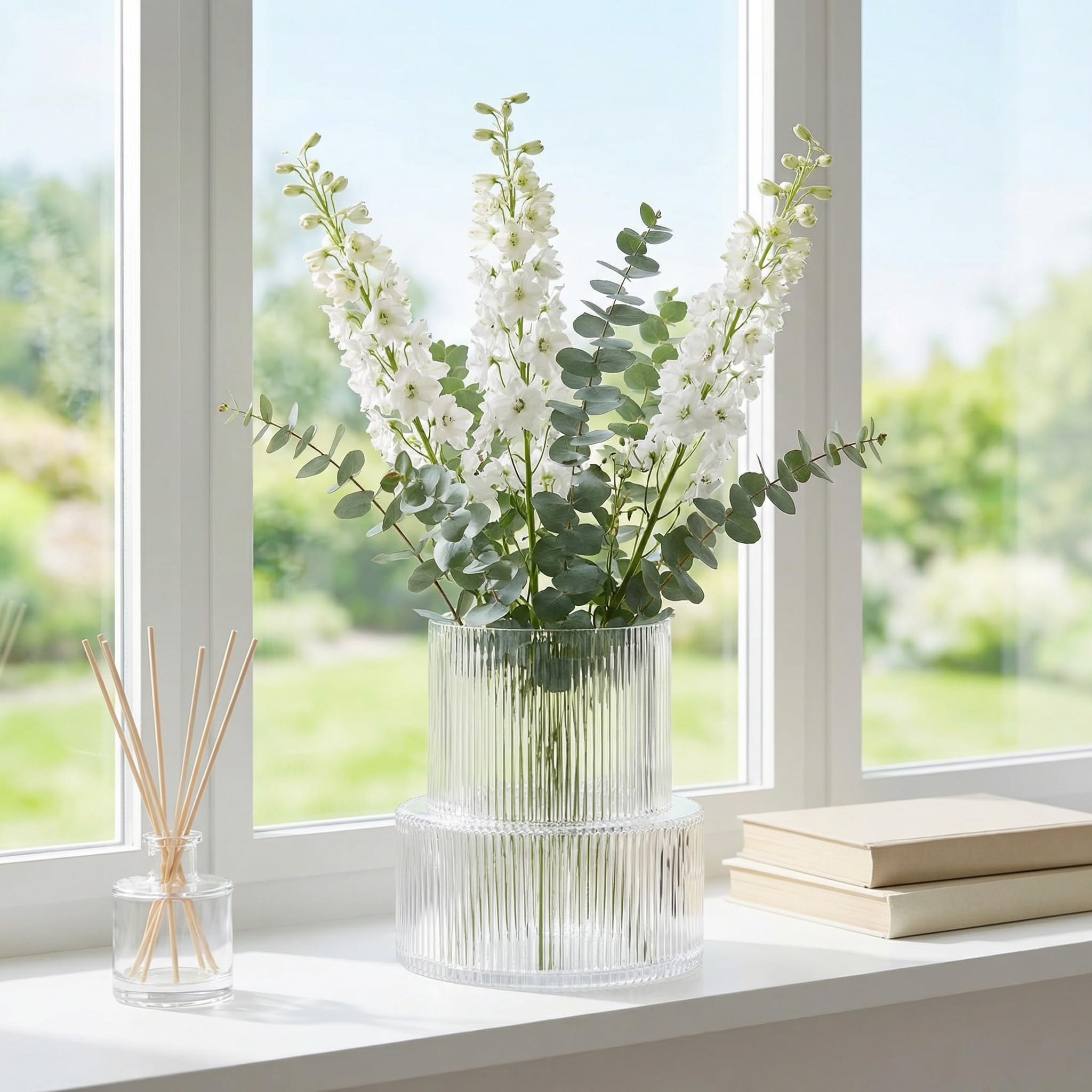 YANWE1 ribbed vase on an office desk offers a calm uncluttered focal point