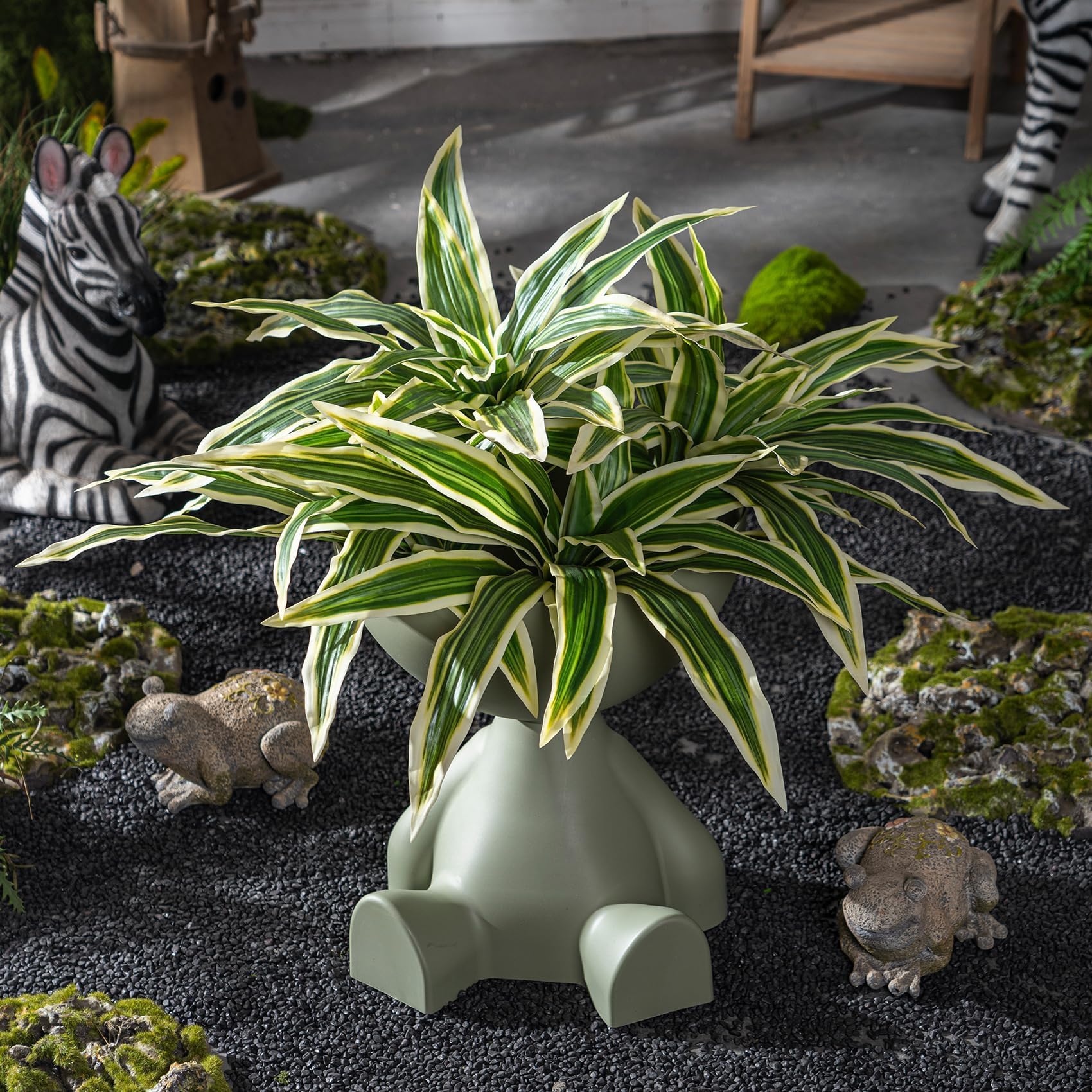 Dust-free care with damp cloth for Yarmare faux plants