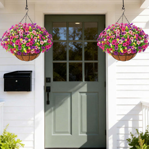 Yastouay chain-supported arrangement for durable outdoor hanging displays