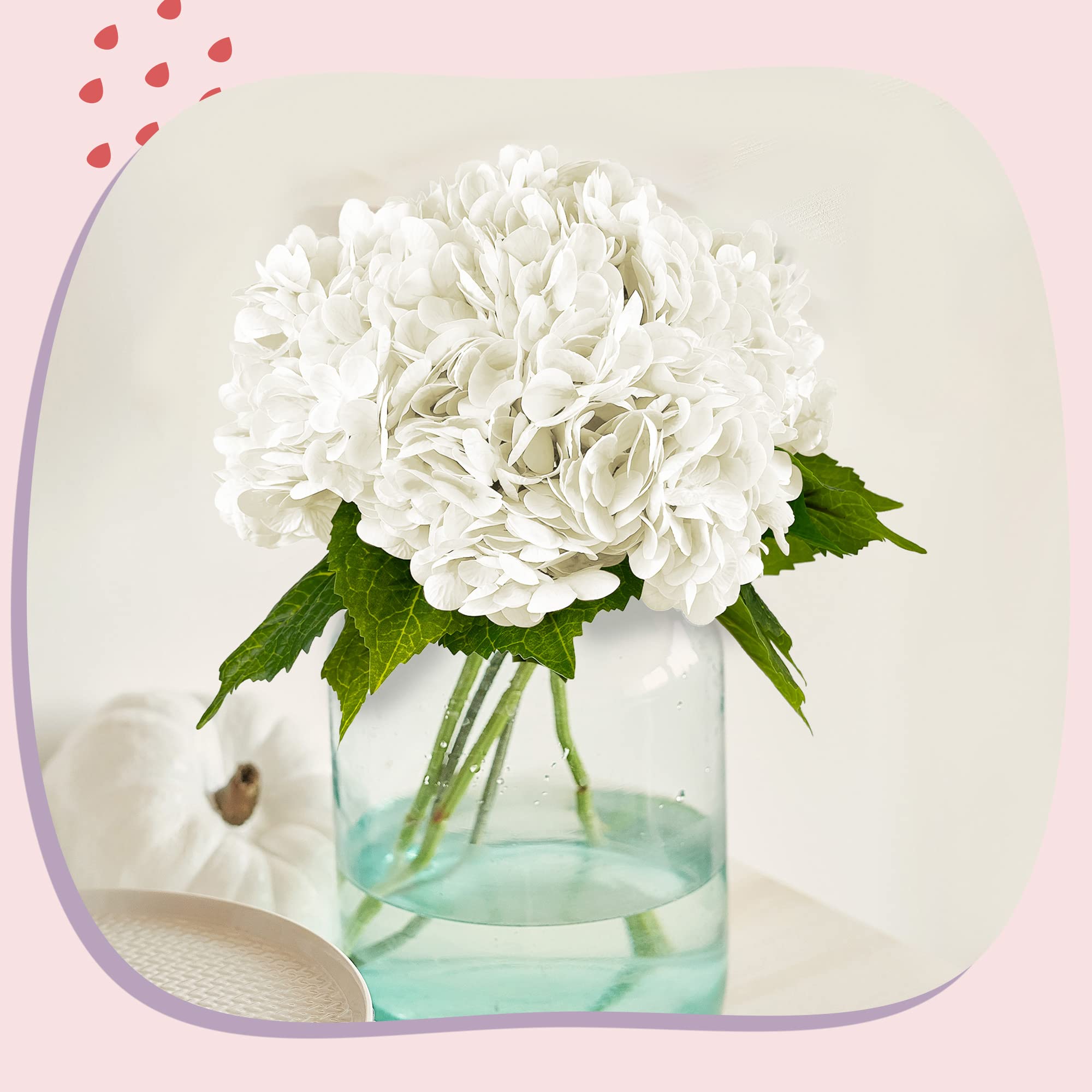 Yatim hydrangea in vase display for stylish home décor.