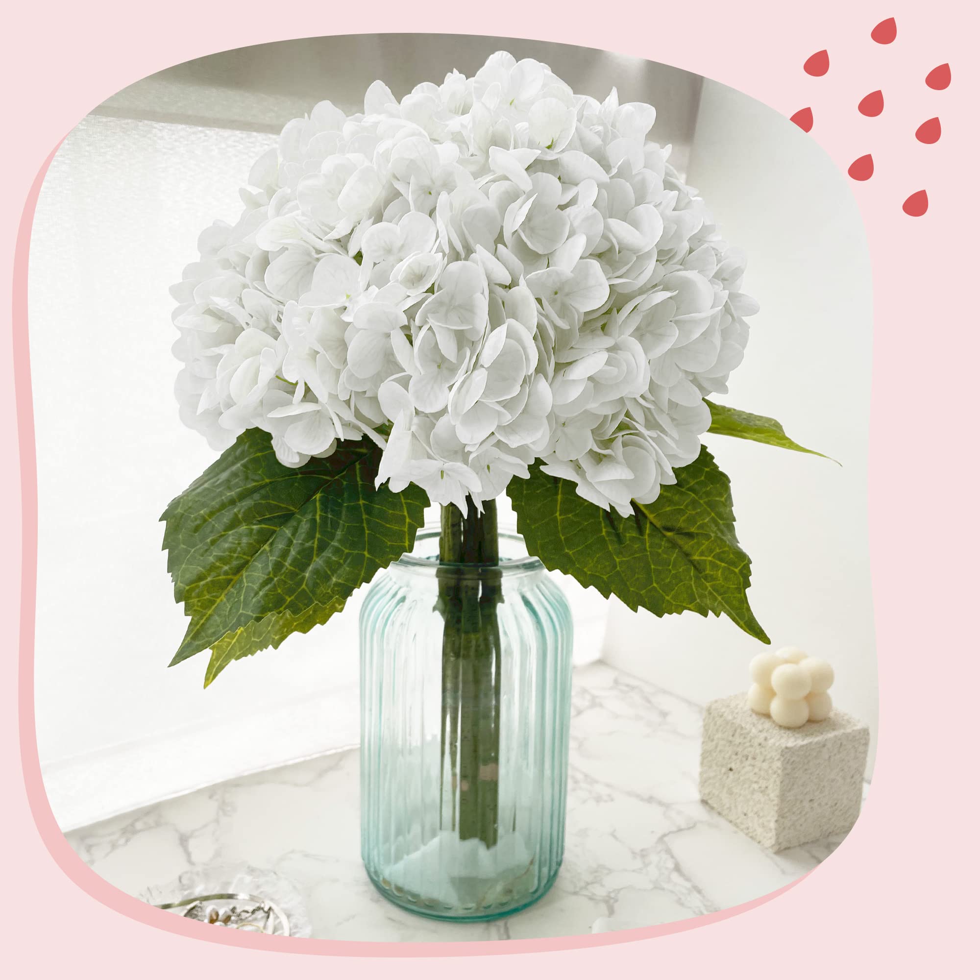 Yatim wedding centerpiece hydrangea displayed in a staged table setting.