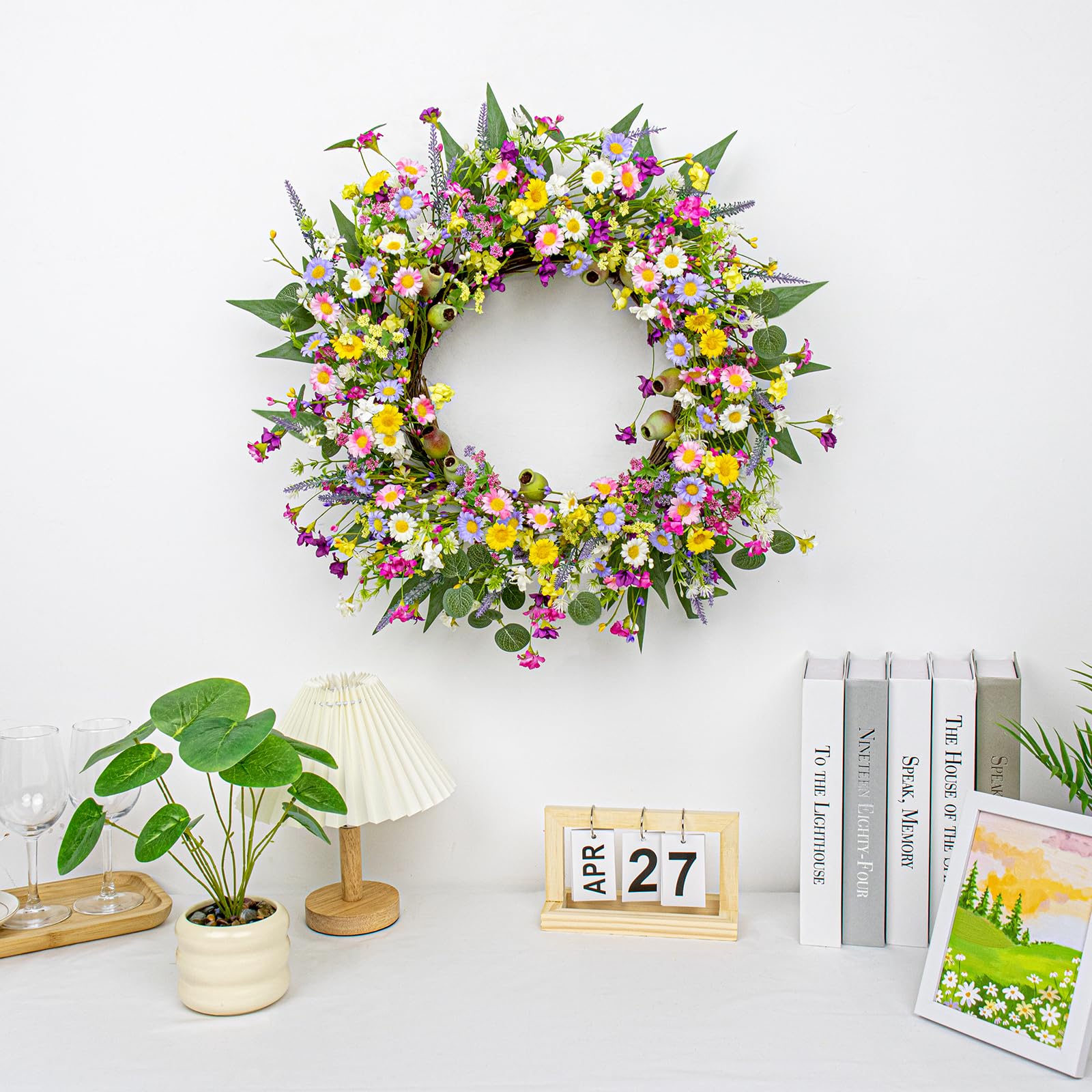 Yawwind close-up reveals vibrant petals for appealing seasonal decor.