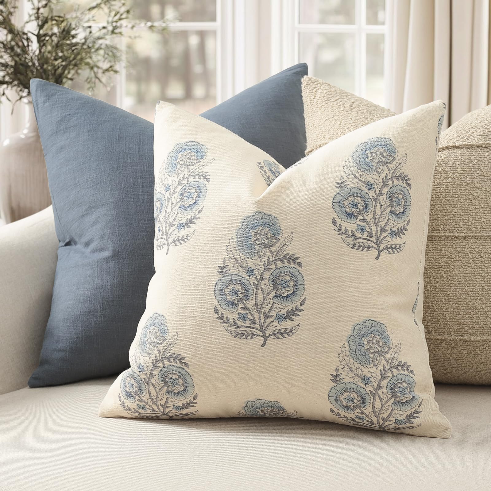 YCOLL zipper detail pillow cover with invisible closure for neat styling.