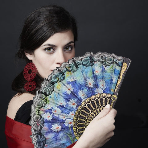 YeahClub vintage fan makes a charming gift option.