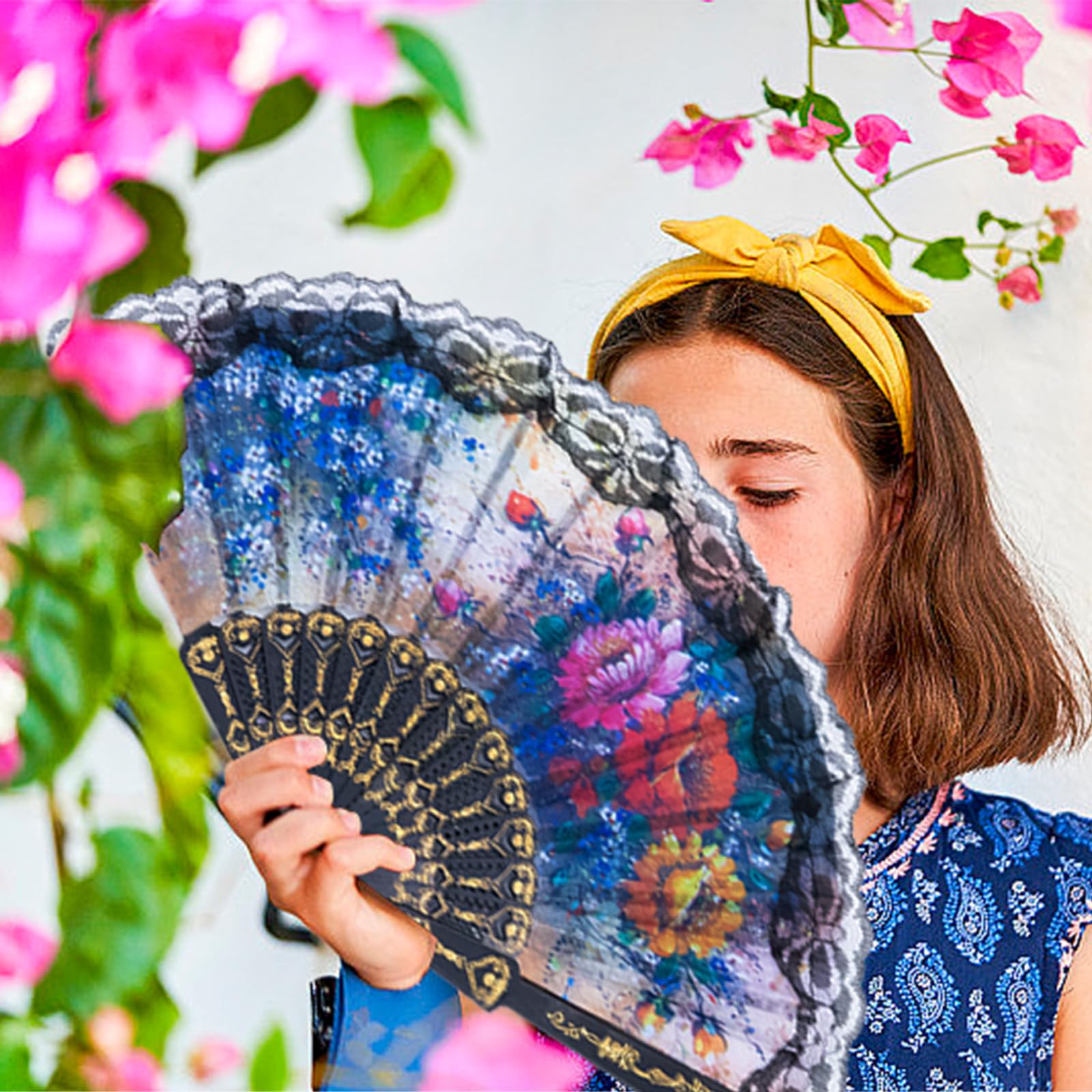 YeahClub silk fabric hand fan feels smooth and comfortable.