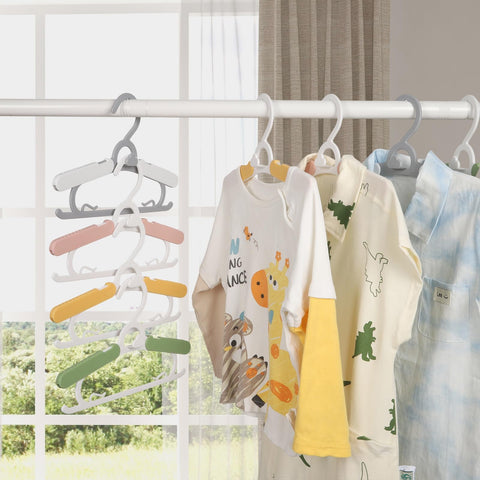 YeJieYJ eco-friendly PP material hangers provide durable, smooth fabric handling.