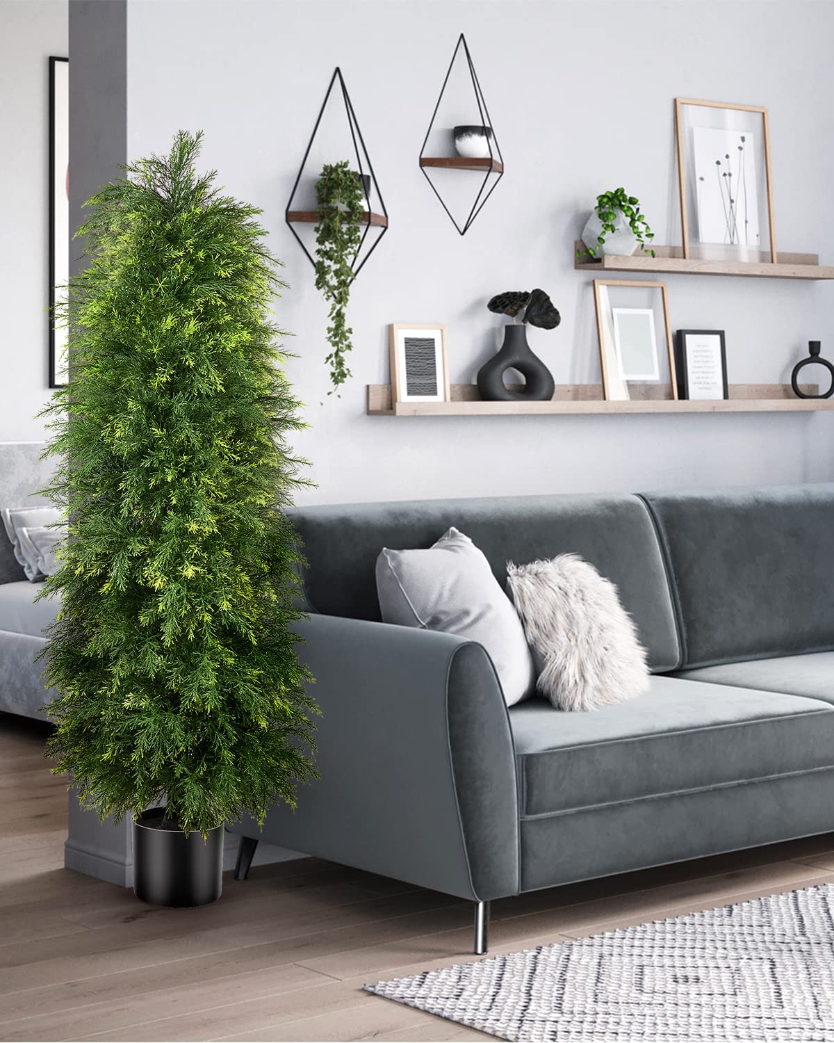 YEMMEN detailed topiary leaves look realistic and naturally airy