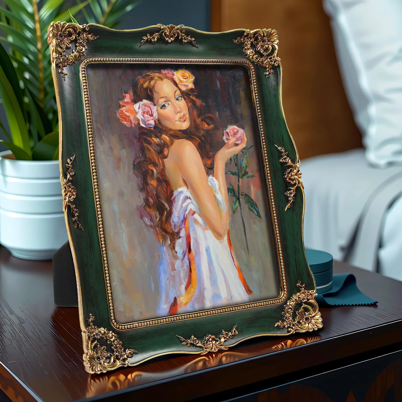 YEPOTUE vintage frame front glass ensures clear photos and easy cleaning on display.