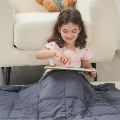 Yescool blanket on bed shows breathable comfort and calm mood