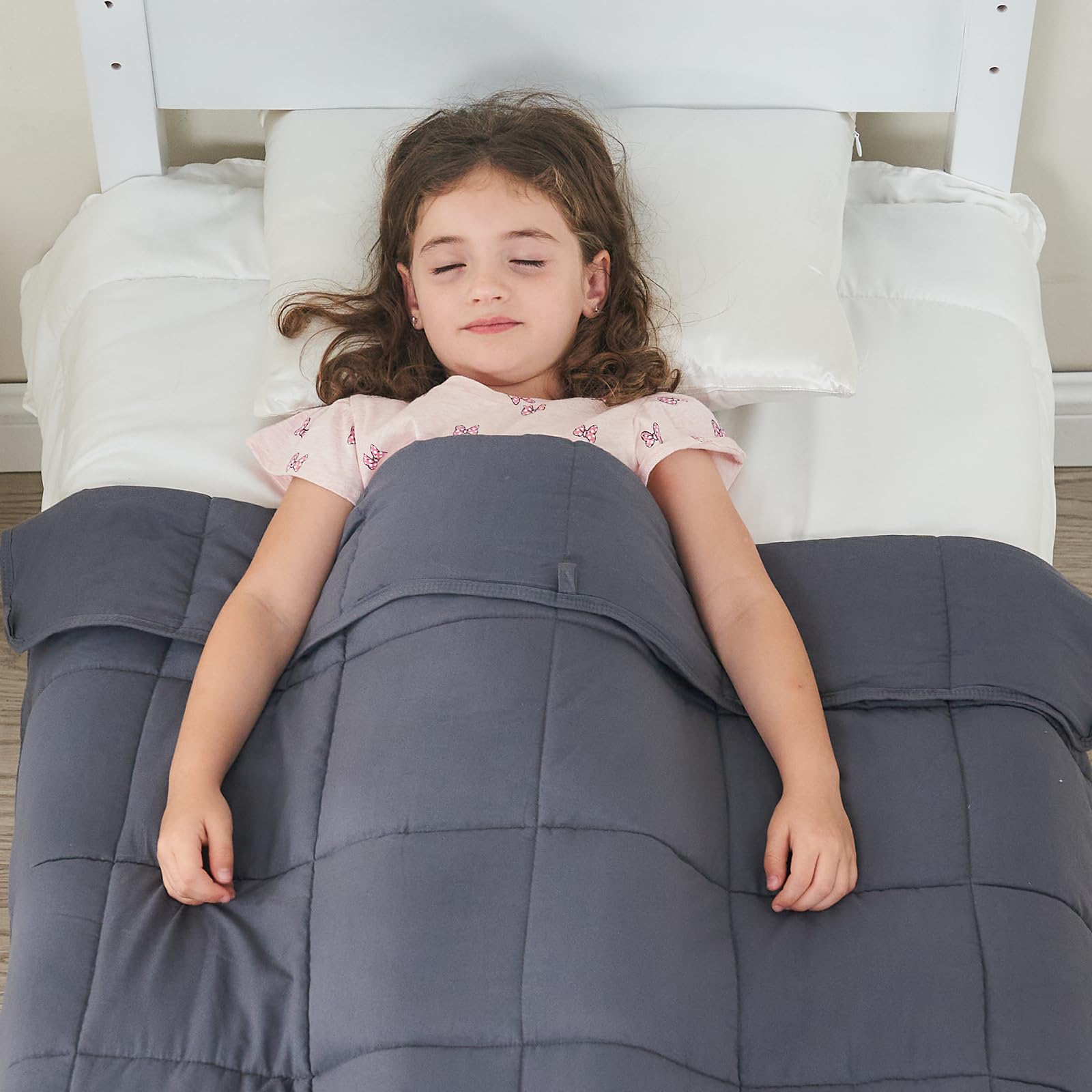 Yescool weighted blanket being machine washed for easy care