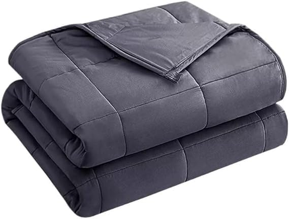 Yescool blanket on top of mattress showing no overhang