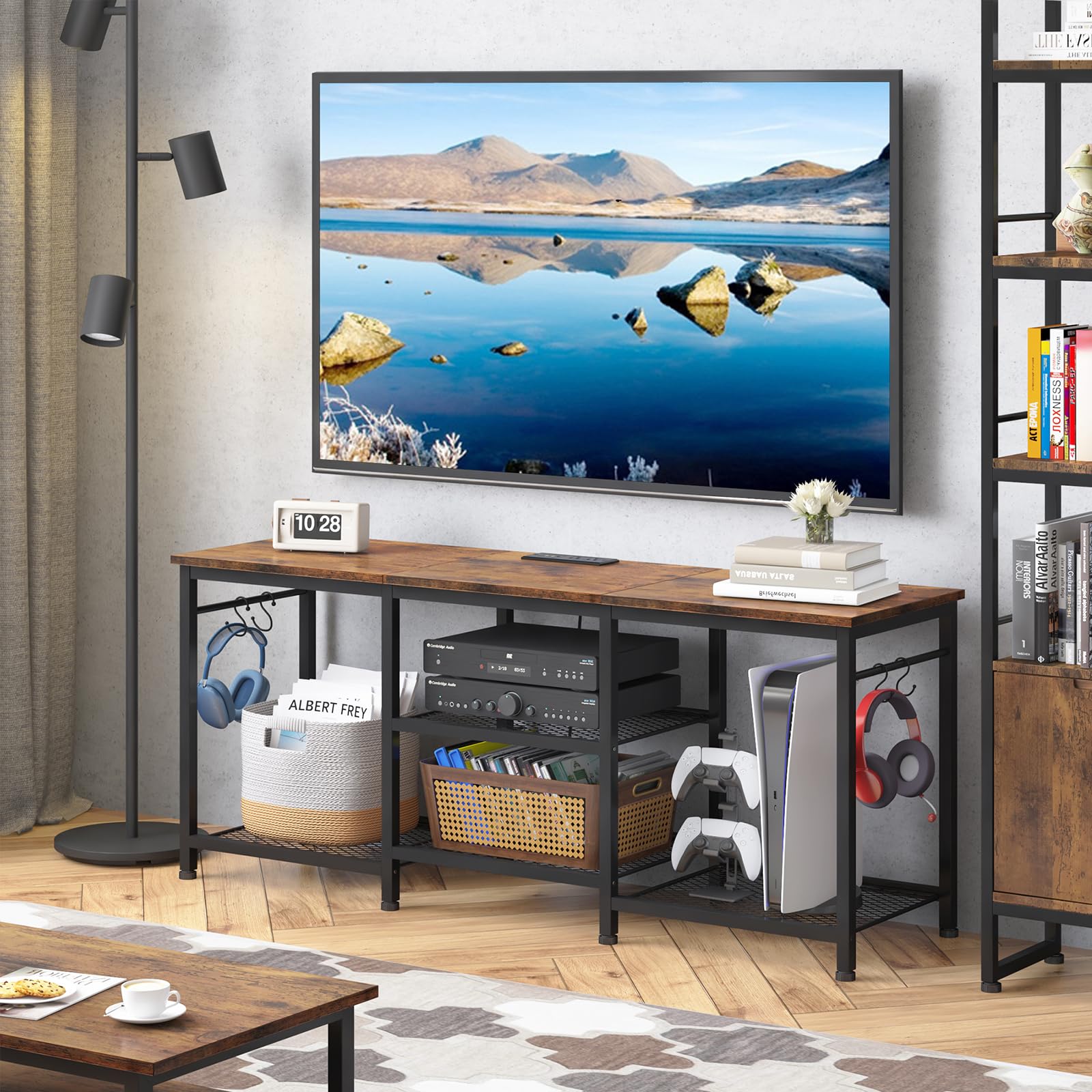YGEOMER cable management side hooks reduce visible wires.