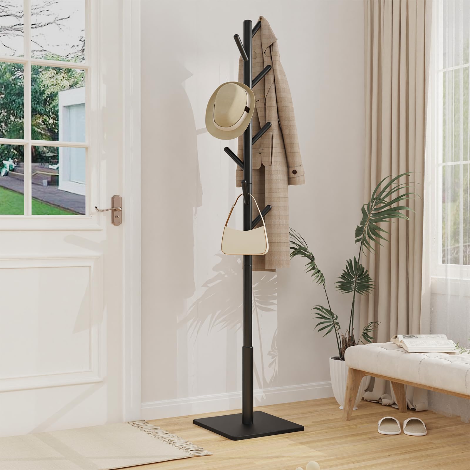 YheenLf eight-hook design maximizes small-entryway organization.