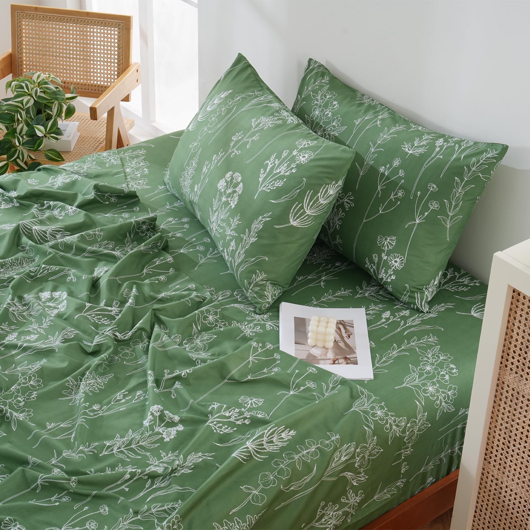 Yibeizi flat sheet and pillowcases provide complete coverage with easy care.