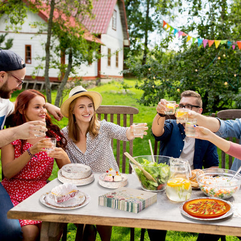 YIDAKO disposable set saves time after parties and gatherings.