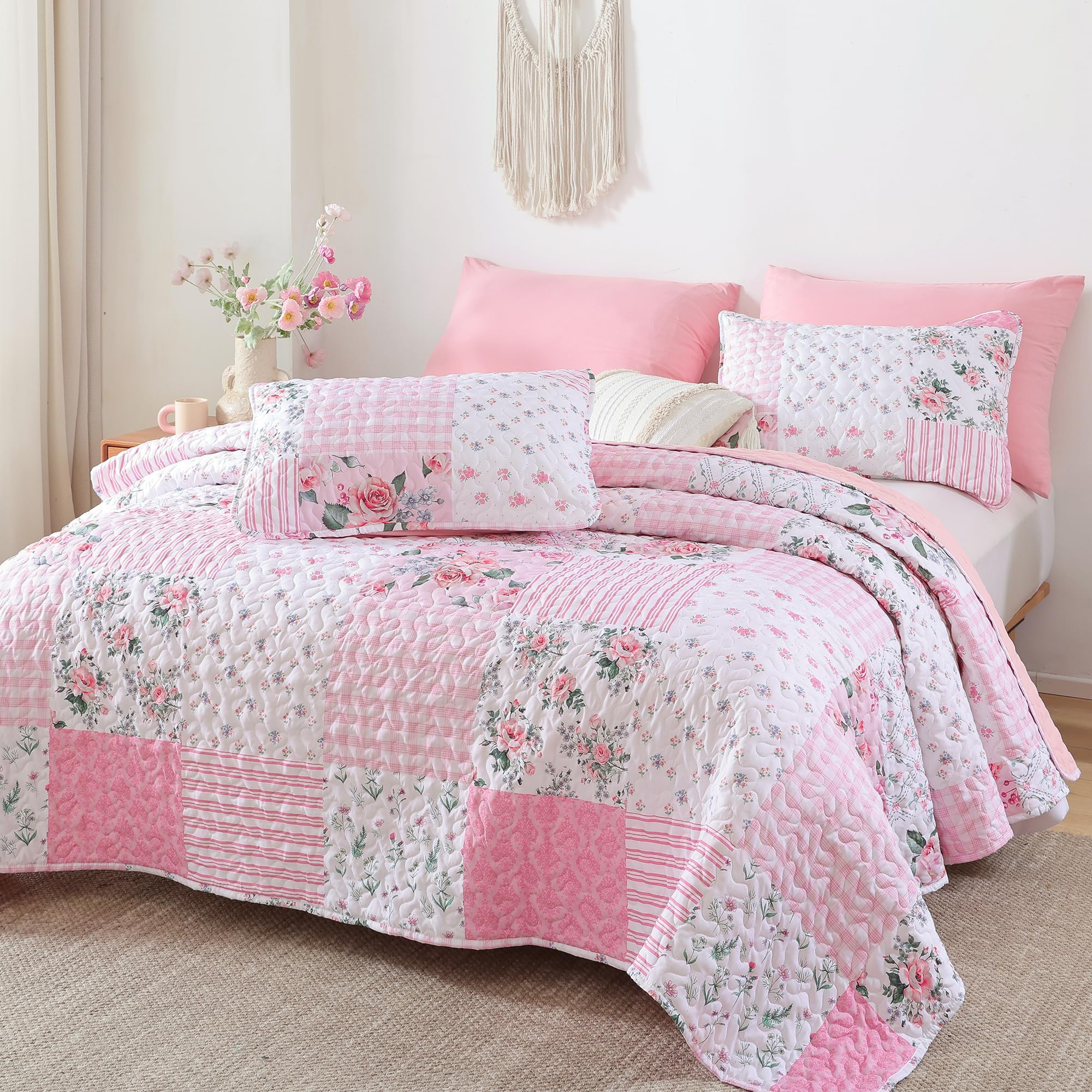 YIKUSH quilt-set-with-pillowcases shows complete look and easy styling.