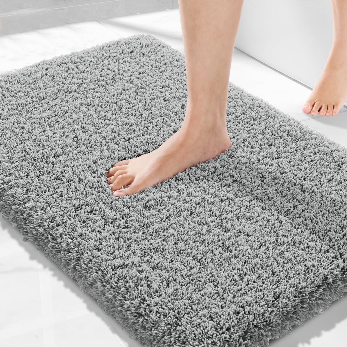 Yimobra bath rug texture closeup highlights plush microfiber for warmth and comfort.