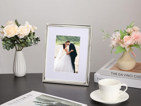 YiPinYin classy-frame-velvet-back keeps photos secure with a soft backing.