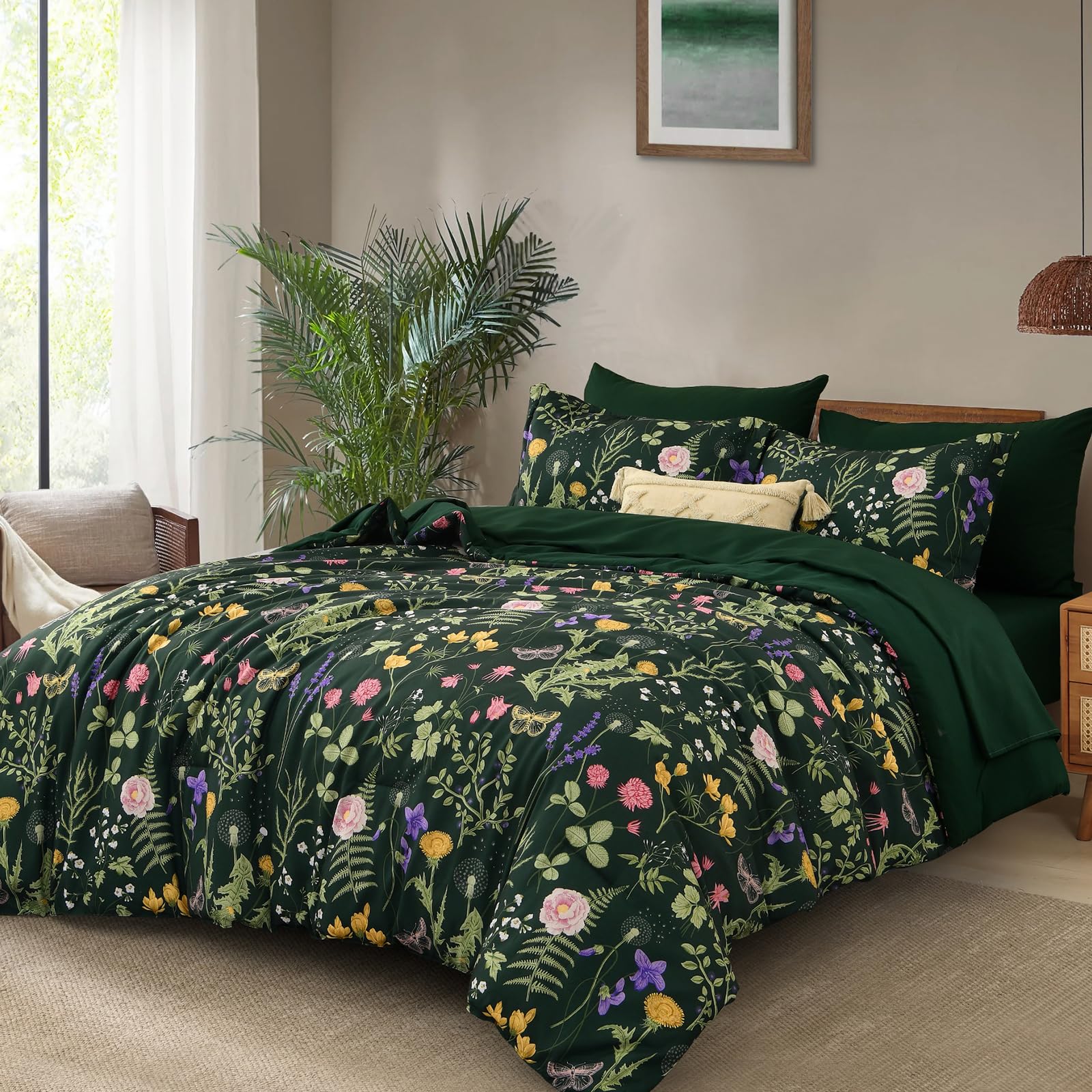 Close-up of Yiran queen comforter Side A floral pattern for vibrant style