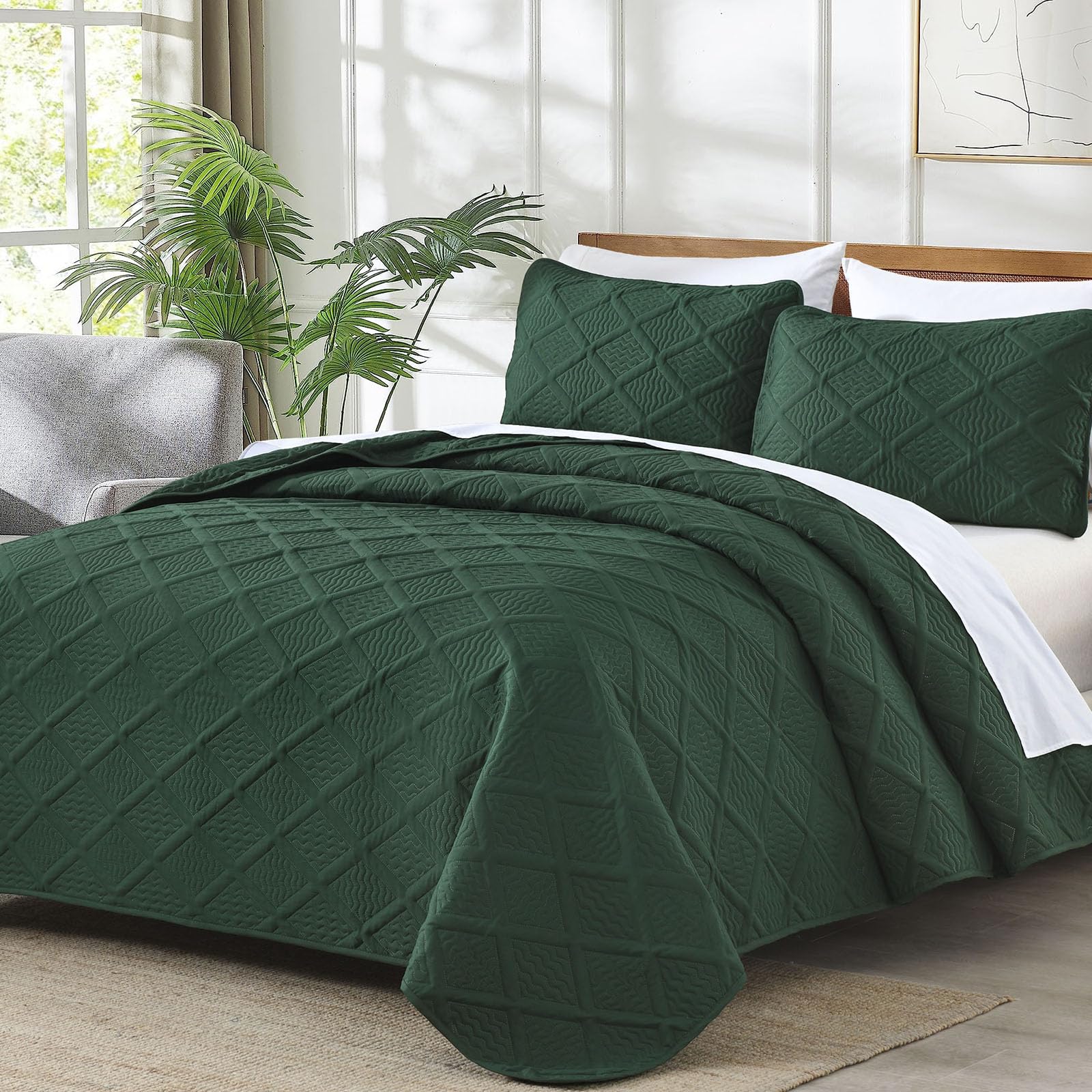 Closeup of Yiran quilt diamond pattern in emerald tone for festive decor
