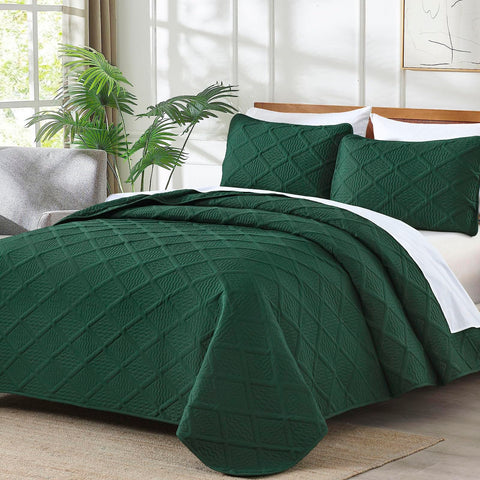 Closeup of Yiran quilt diamond pattern in emerald tone for festive decor