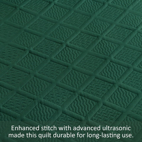 Detail of easy-care features on the Yiran quilt for busy households
