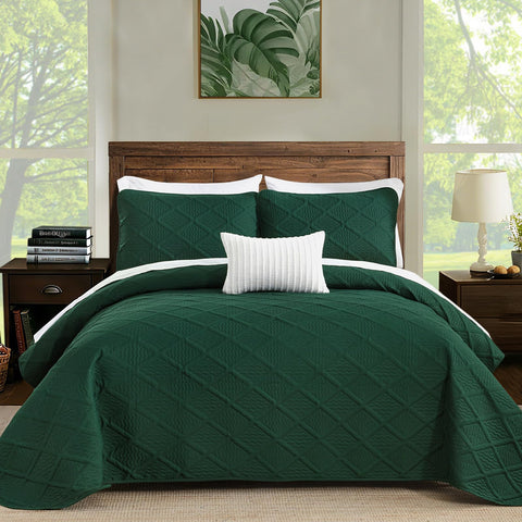 Gift-ready packaging for the Yiran emerald green bedspread set