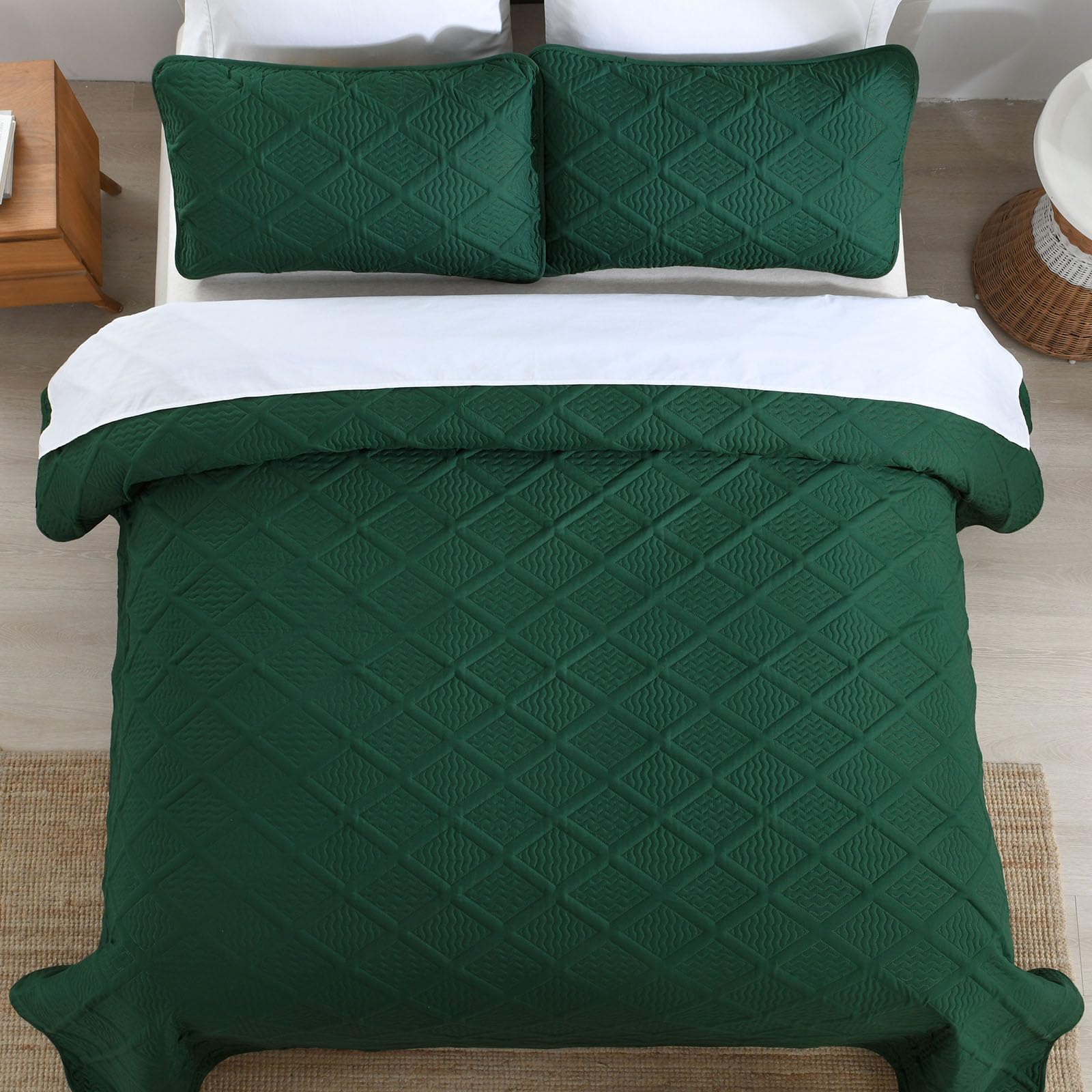 Yiran quilt shown in travel-friendly, compact setup for trips