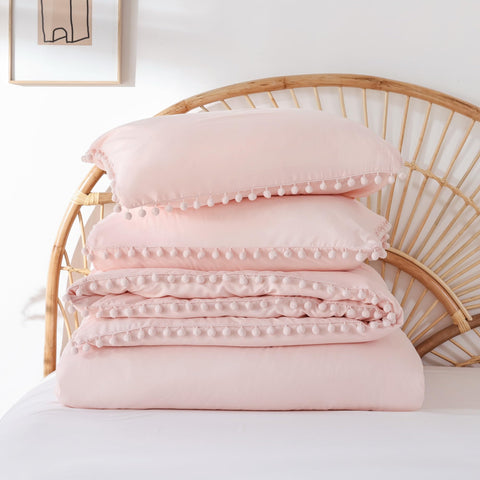 YIRDDEO all-season cozy bedding ready for year-round comfort in any room.