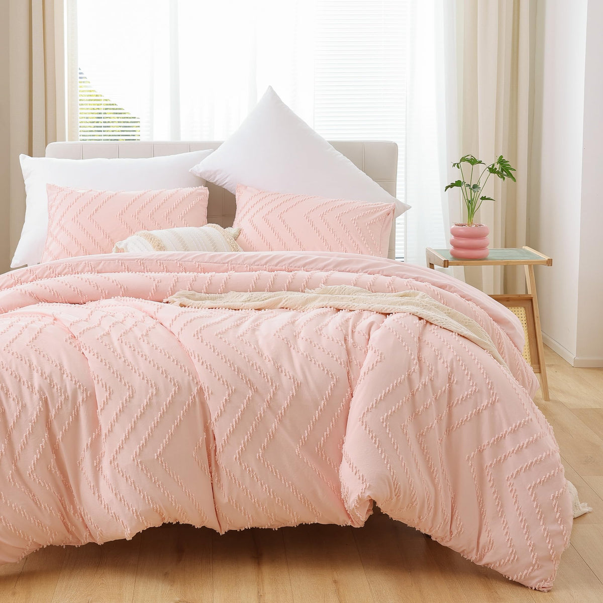 YIRDDEO pink full comforter set on bed delivers cozy warmth for year-round comfort