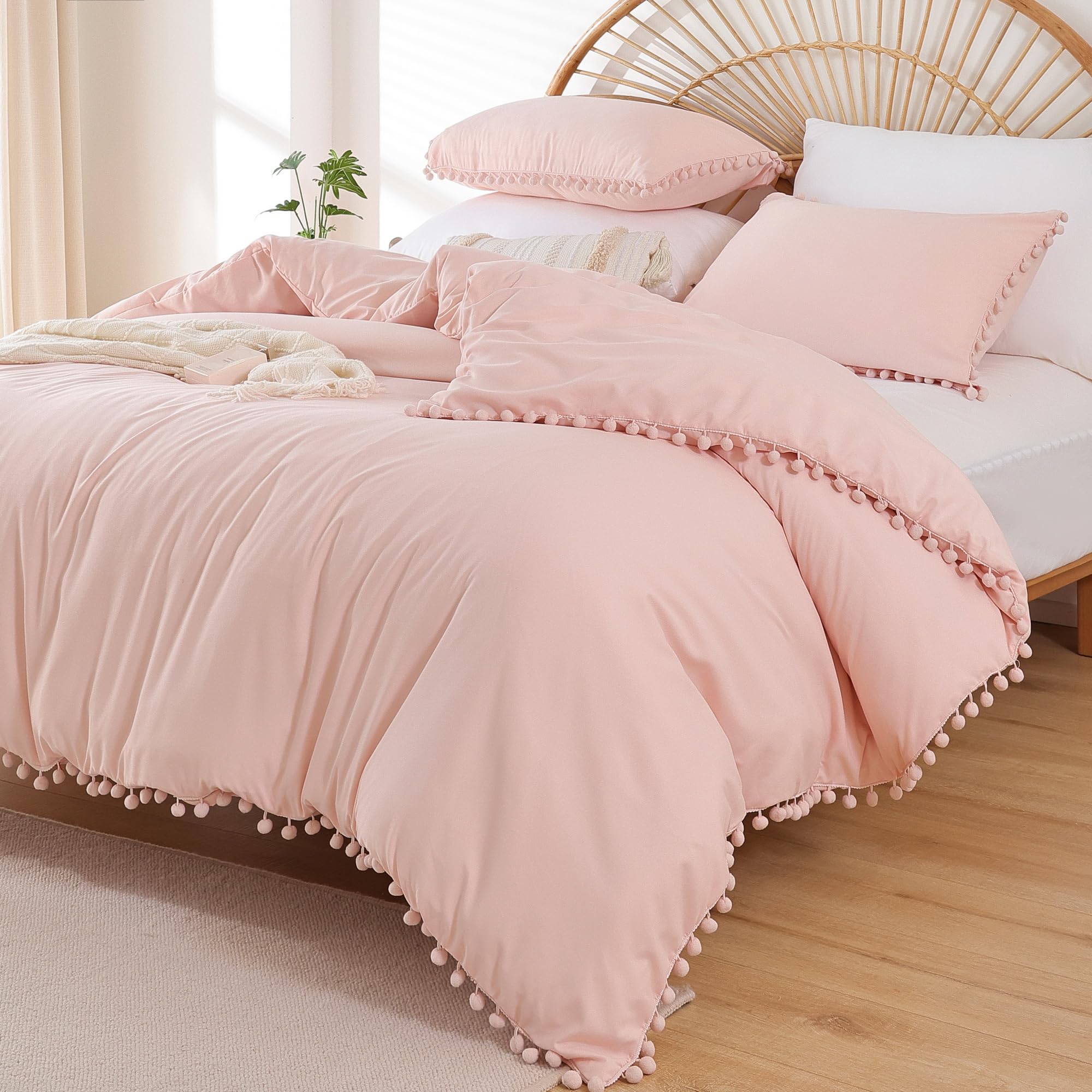 YIRDDEO twin comforter with ball pom fringe in blush for cozy all-season warmth.