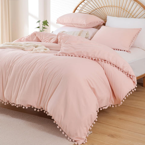 YIRDDEO twin comforter with ball pom fringe in blush for cozy all-season warmth.
