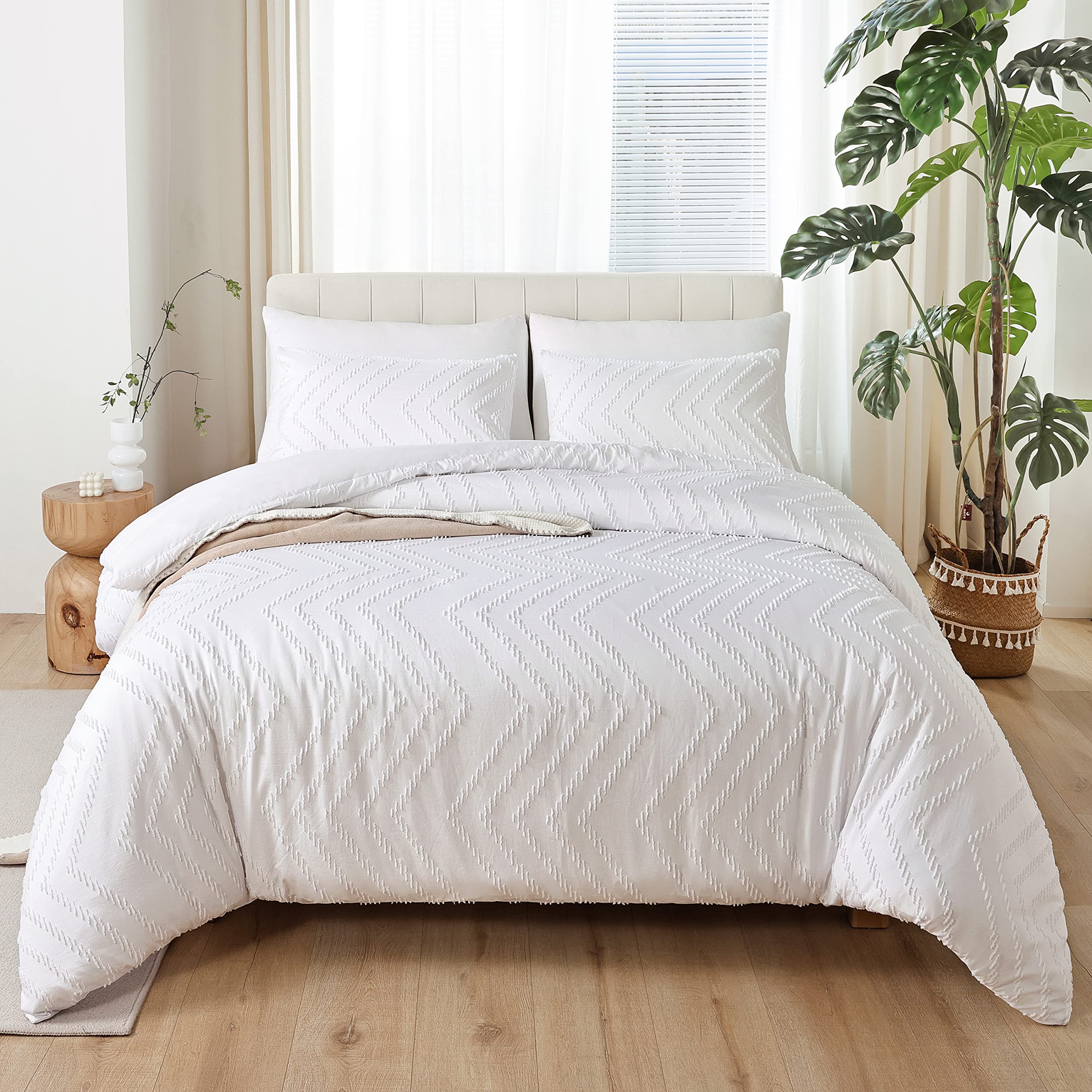 YIRDDEO boho-inspired white bedding in a clean bedroom setup