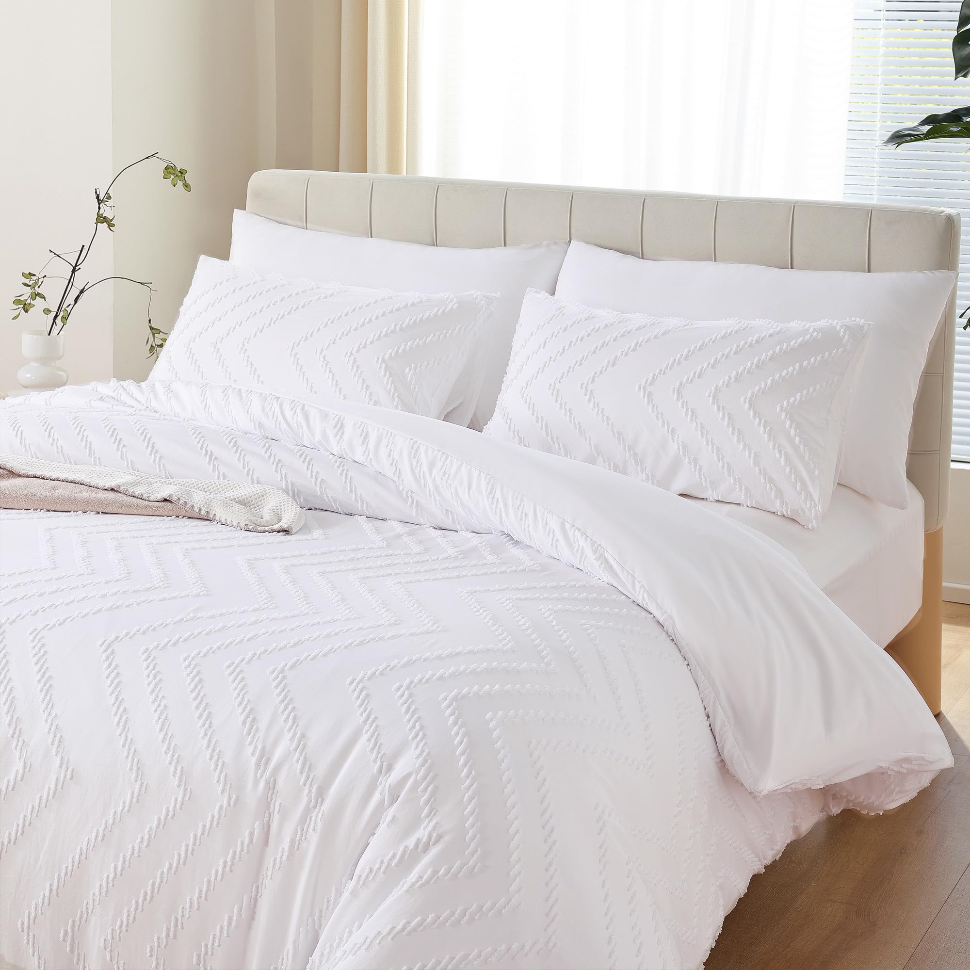 YIRDDEO white comforter set, queen size, soft microfiber for cozy all-season use