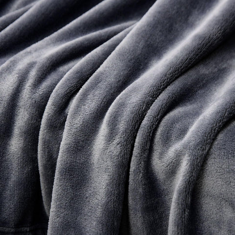 YISURE waterproof blanket protects furniture during family gatherings and pet visits.