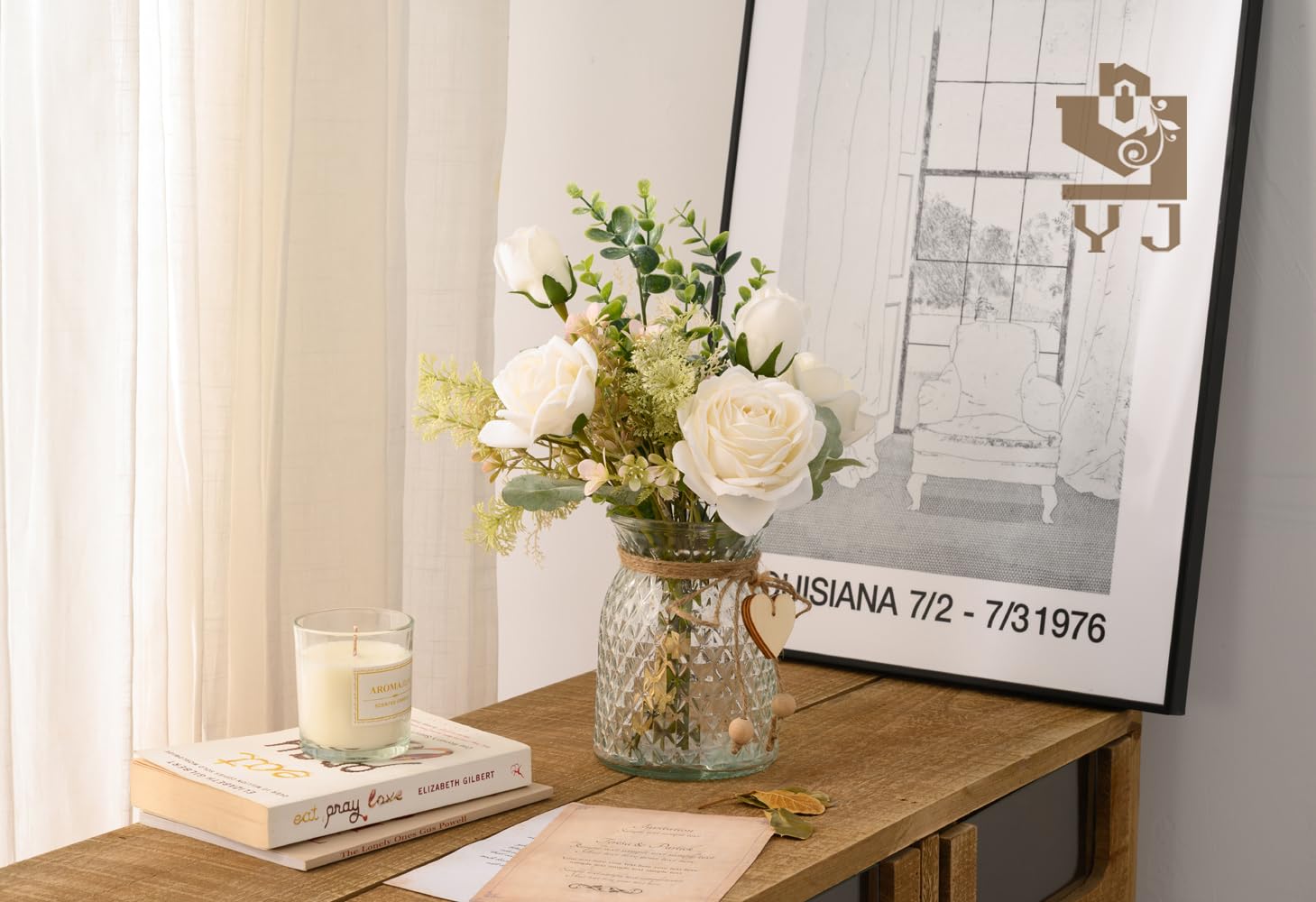 YJ holiday gift idea—artificial flowers that stay vibrant year-round.
