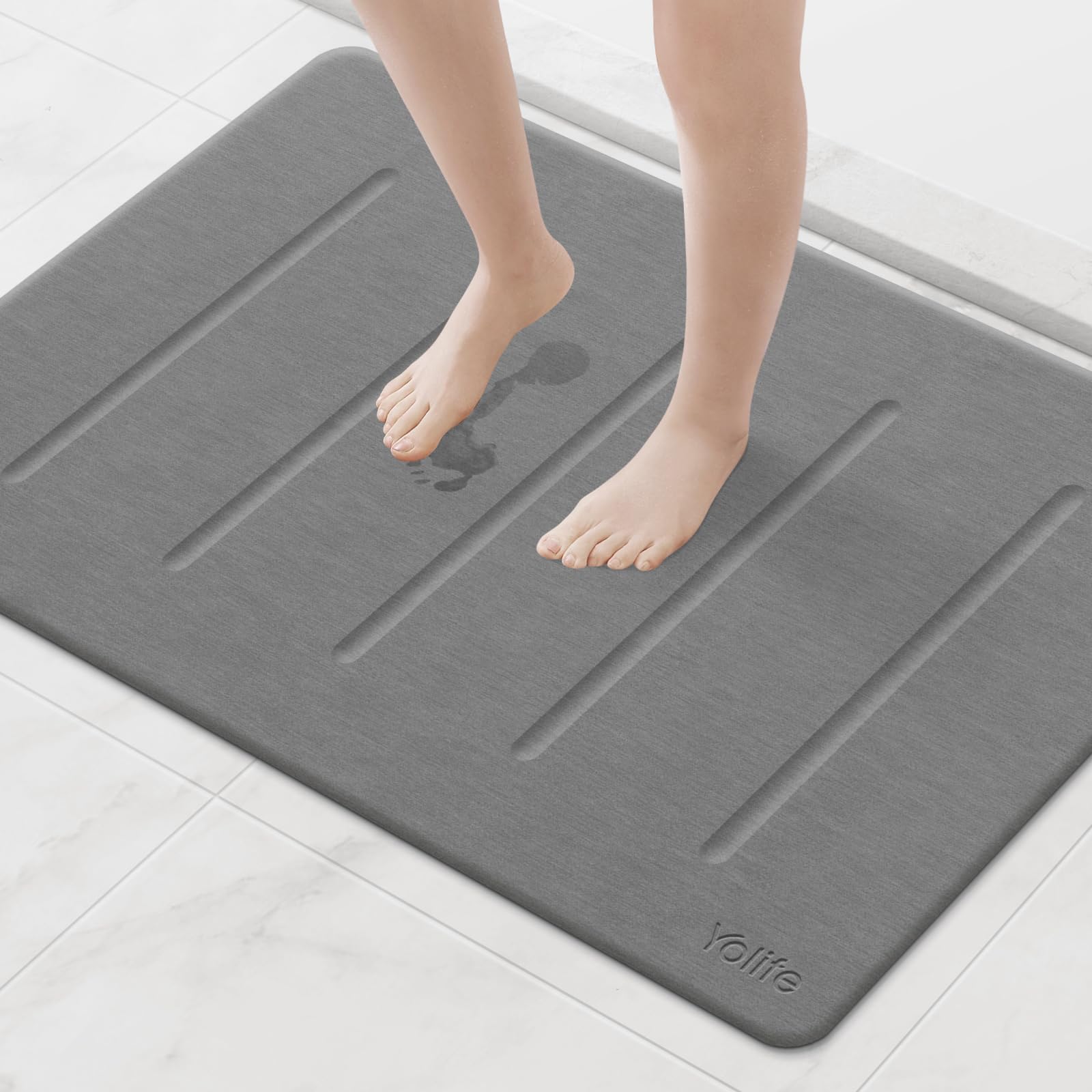 Yolife Stone Bath Mat 32x20 absorption close-up demonstrates rapid moisture uptake for dry feet.