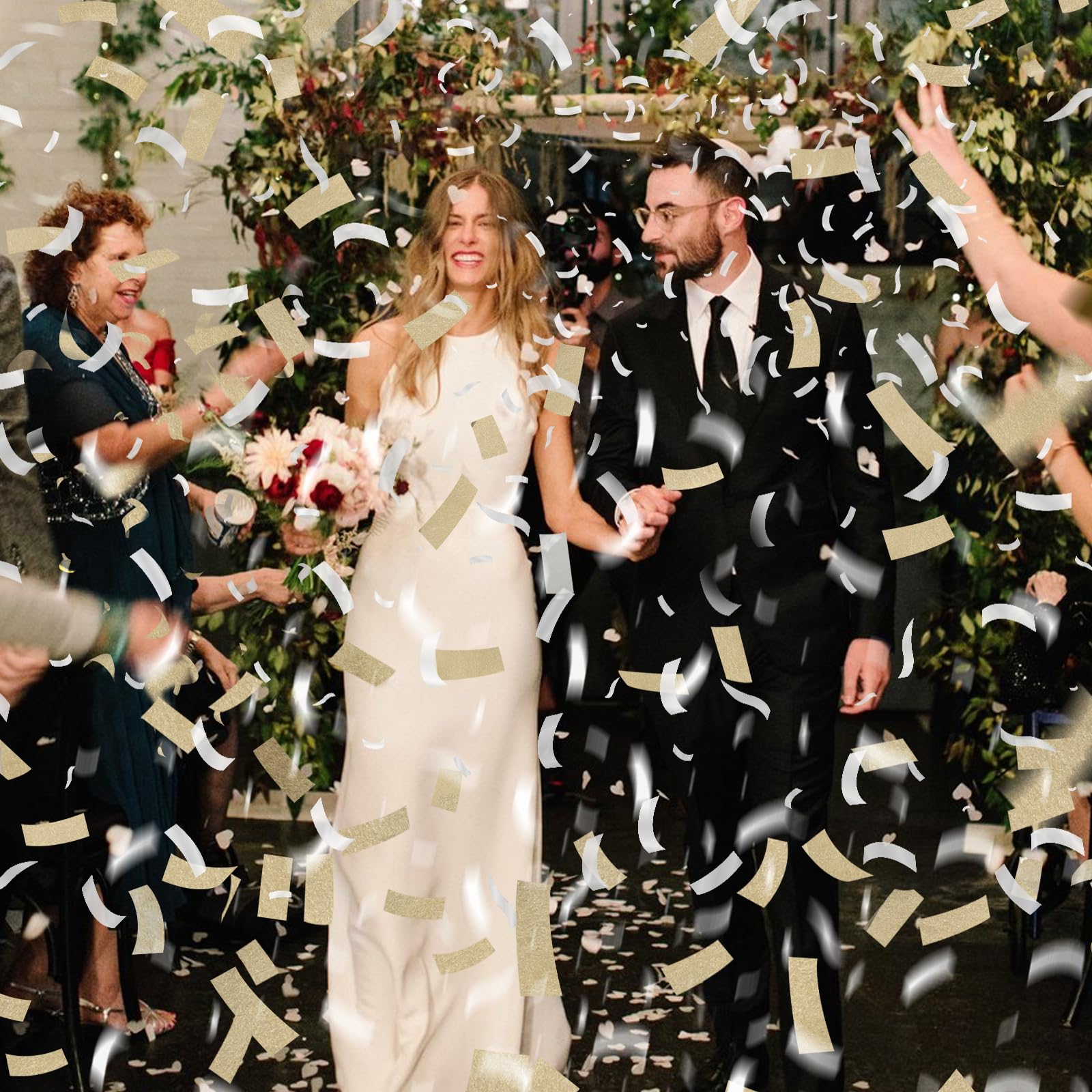 Yorr vibrant white and gold bursts frame moments for photos and memories.
