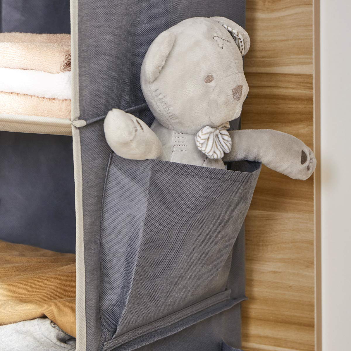 YOUDENOVA organizer supports easy outfit planning and sorting