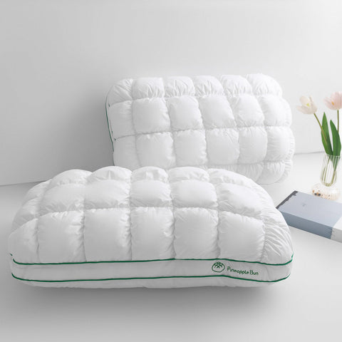YOUR MOON Fluffy pillow with pineapple grid on side A for breathable comfort