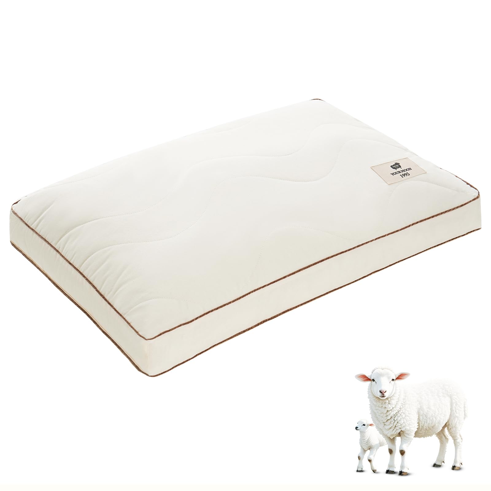 YOUR MOON natural wool pillow shows a soft surface with cloud-like comfort and gentle support