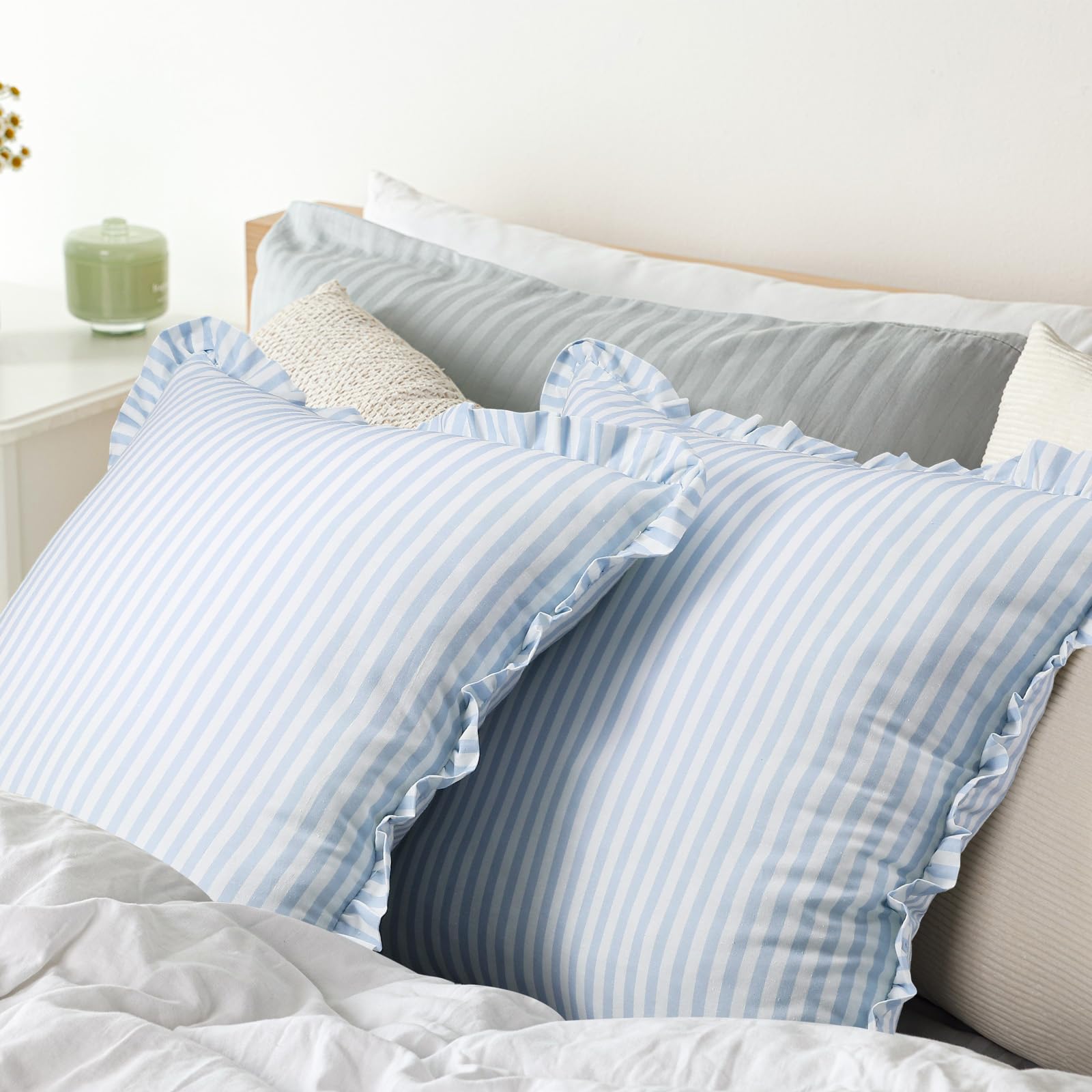 Yousoontic coastal decor on a couch, versatile living room ambiance