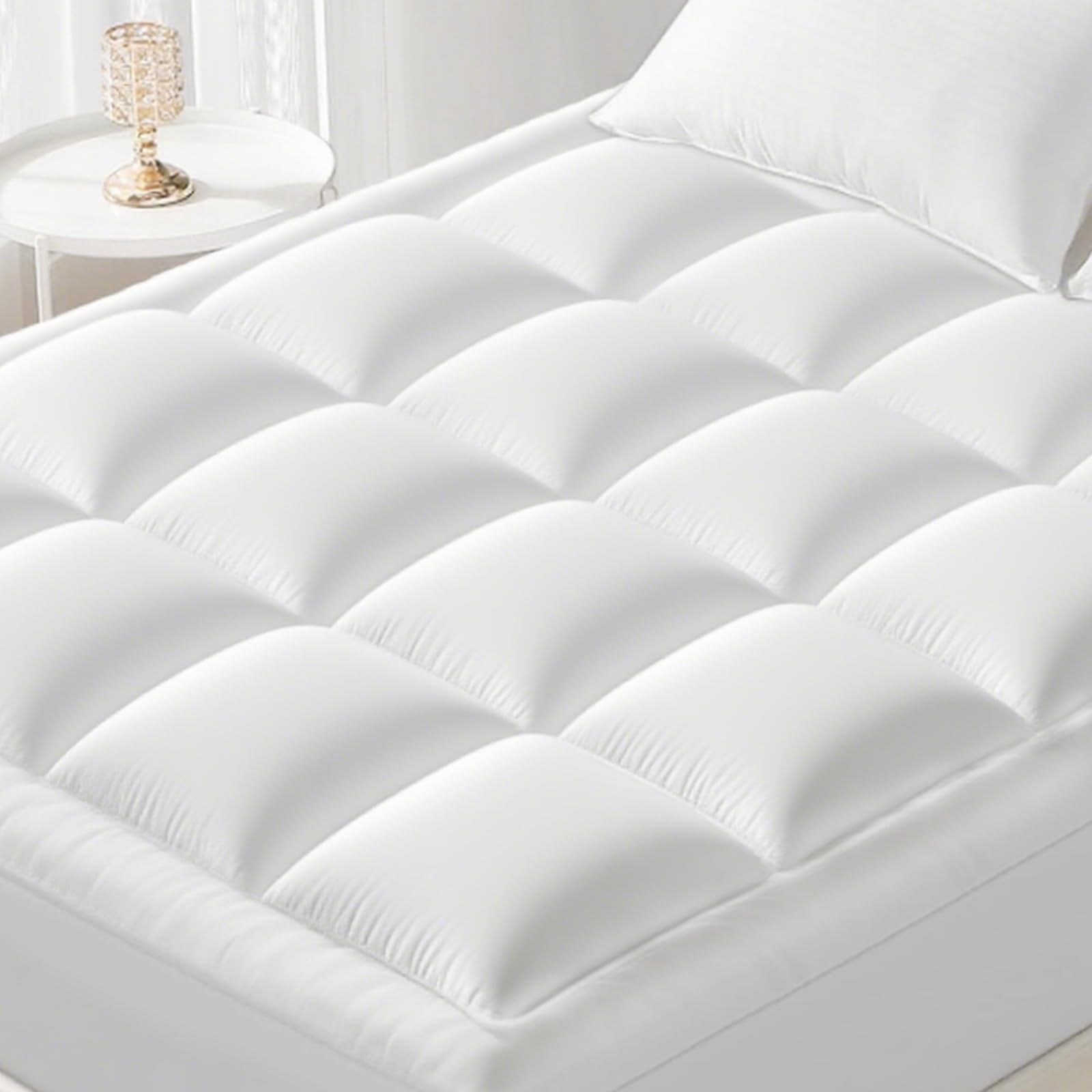 YUGYVOB full-size mattress topper closeup shows plush 600gsm spiral fiber