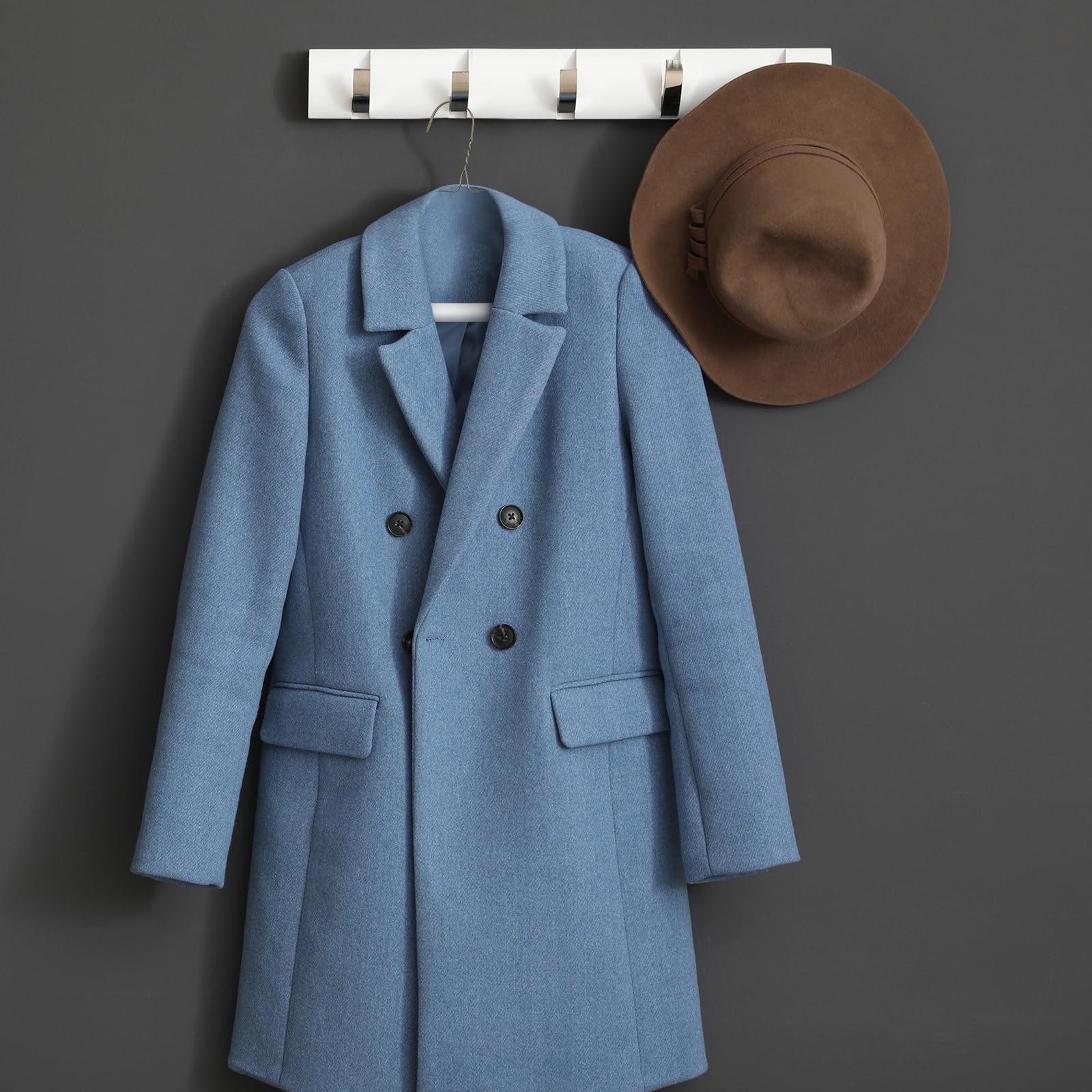 Yuntau adhesive edge design prevents garments from slipping during storage