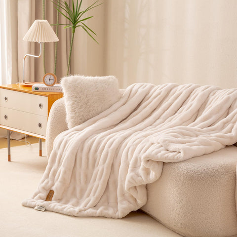 YUSOKI Creamy Cloud fur texture close-up reveals soft plush feel with a dimensional bubble pattern