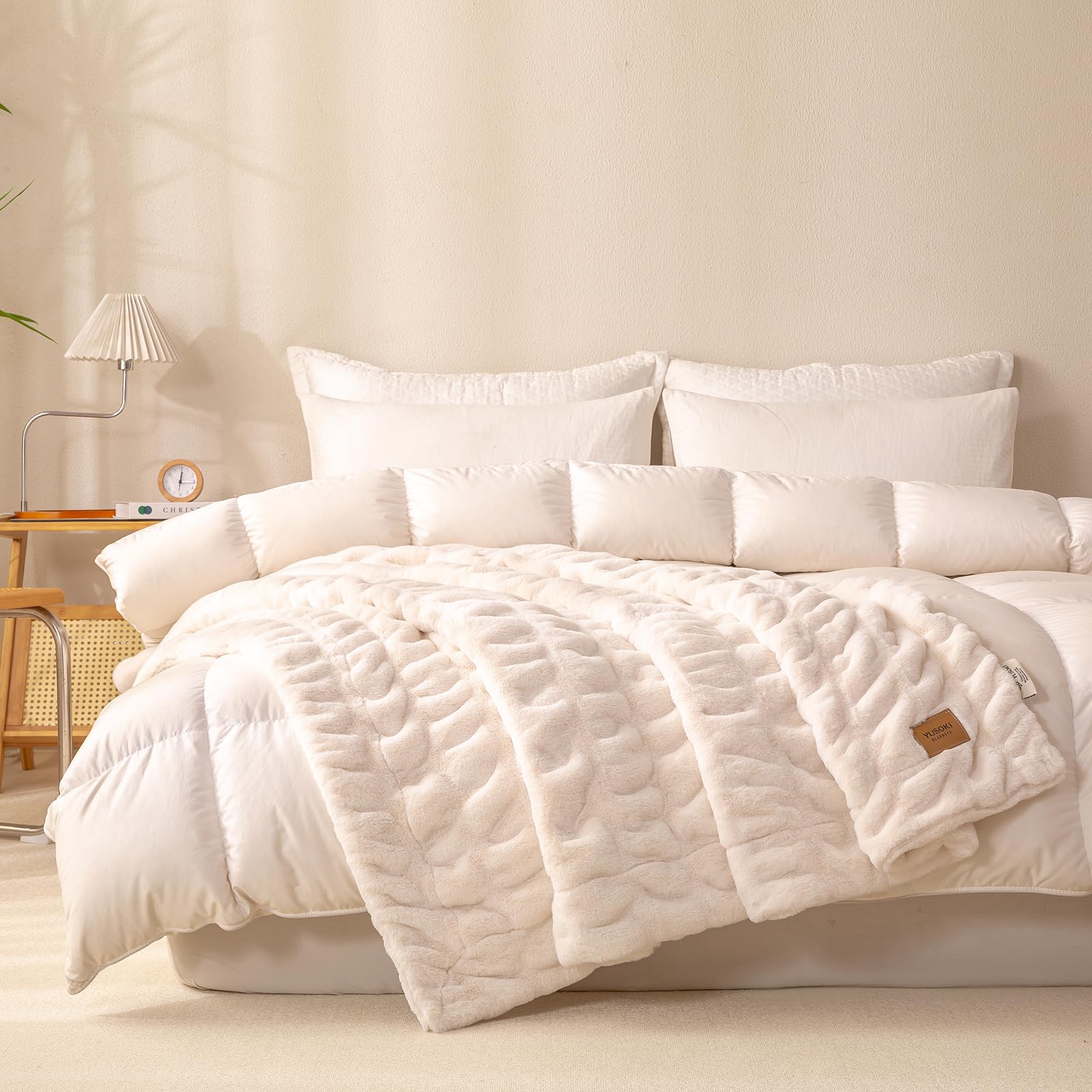 YUSOKI pet-friendly texture stays soft for naps, cats pawing for warmth on the couch